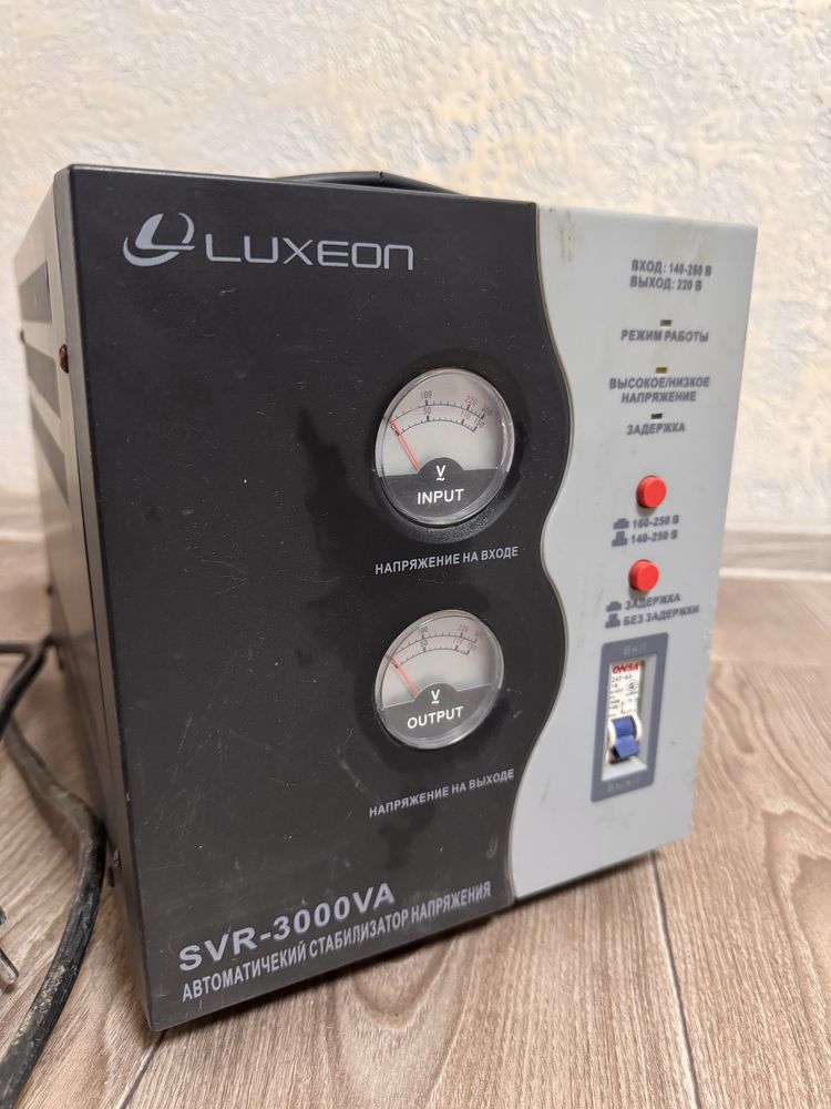 Автоматический стабилизатор напряжения Luxeon SVR-3000