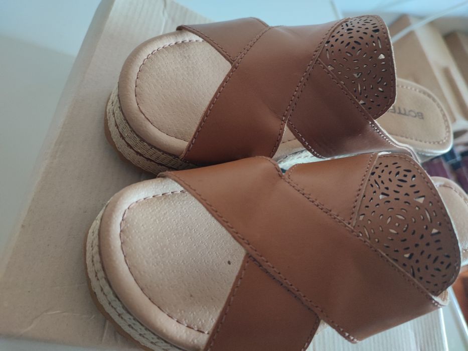 Chinelos novos Bottero