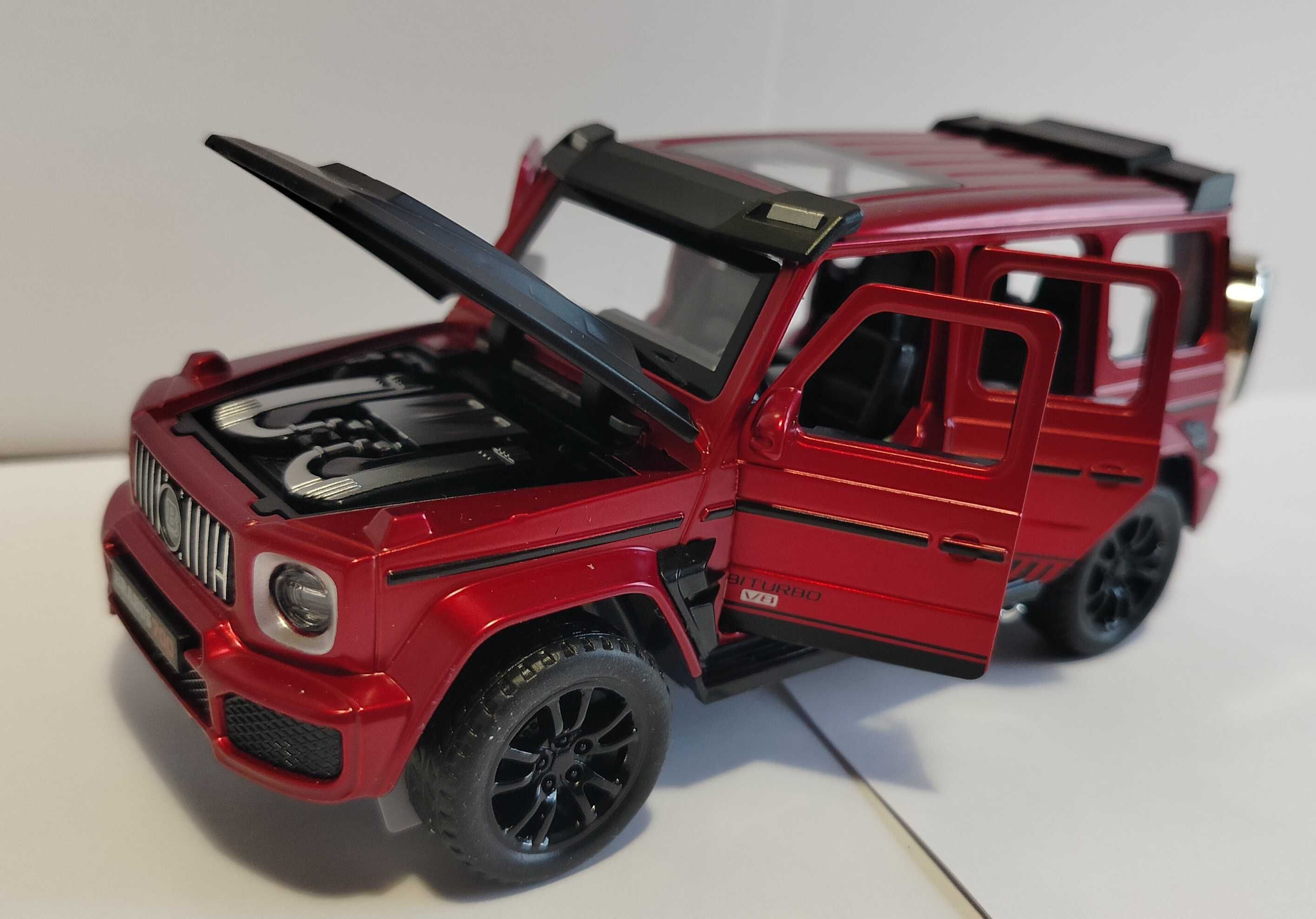 Autko Mercedes G G700 BRABUS zabawka 1:32 METAL czerwony