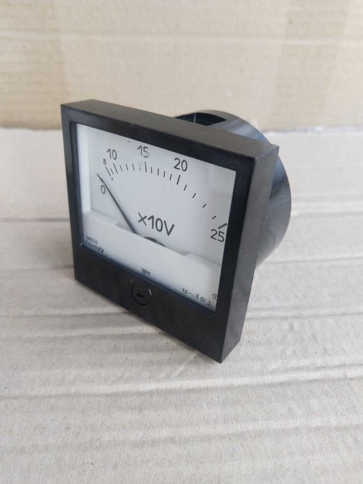 Вольтметр щитовой Э8032