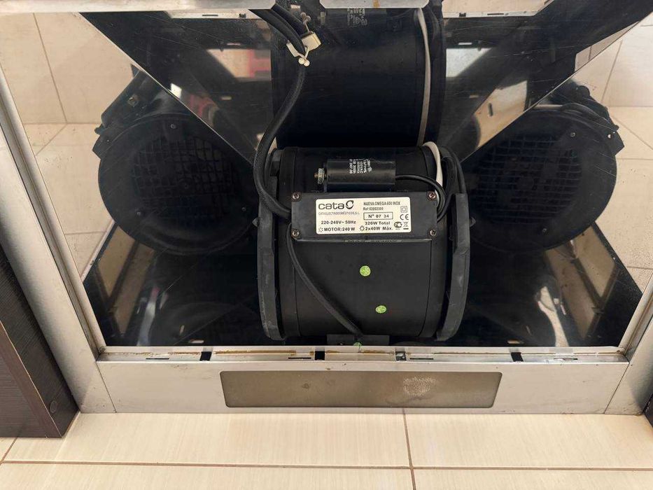 Кухня темно-коричневого кольору