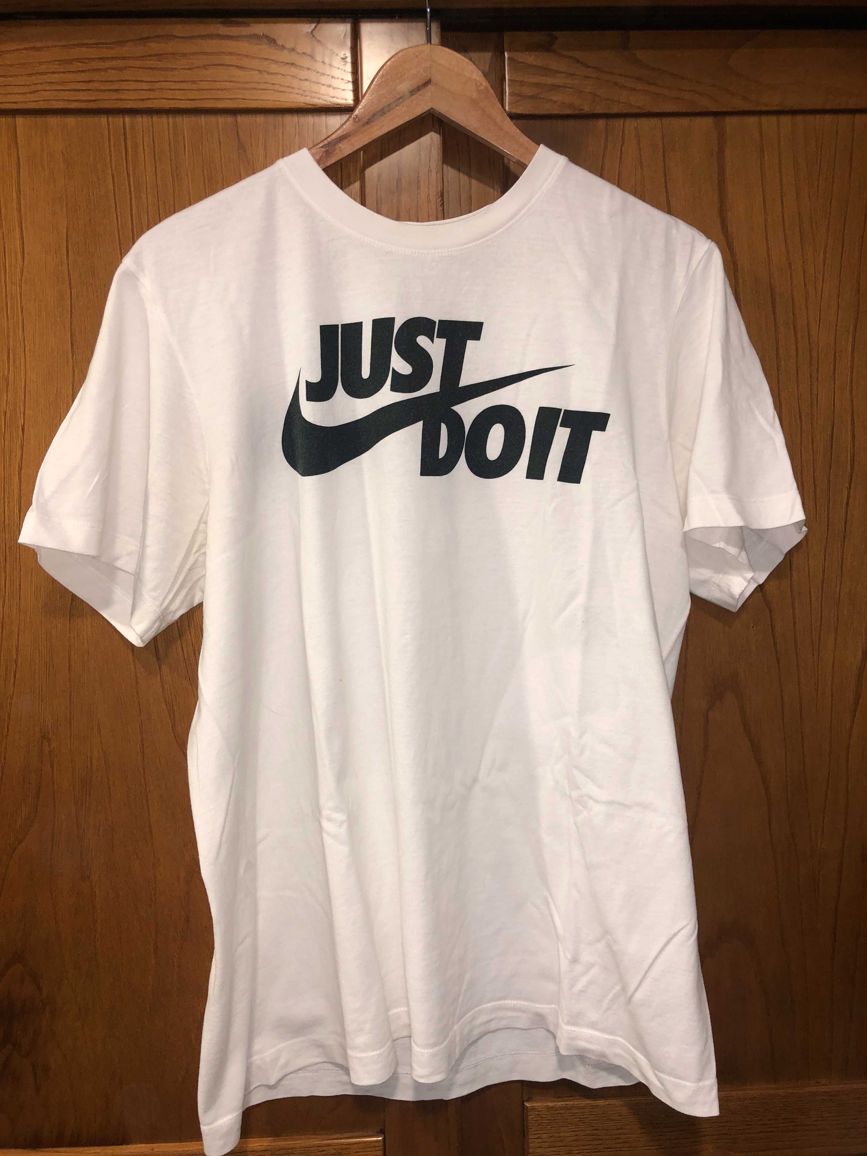 T-Shirt Nike em Branco