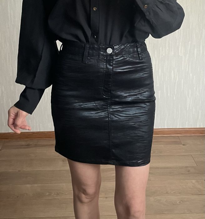 Юбка с имитацией кожи  topshop,размер м.