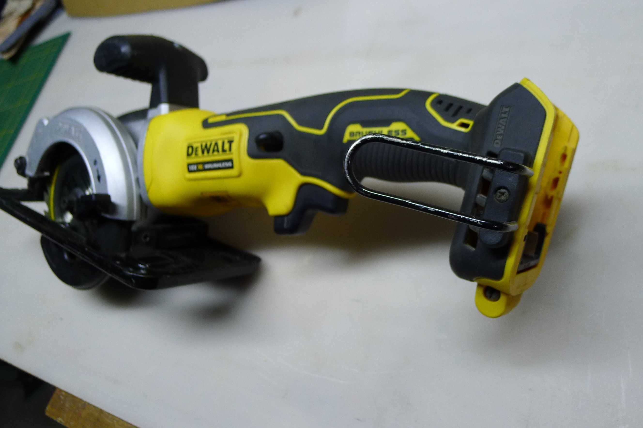 Piła akumulatorowa Dewalt DCS 571