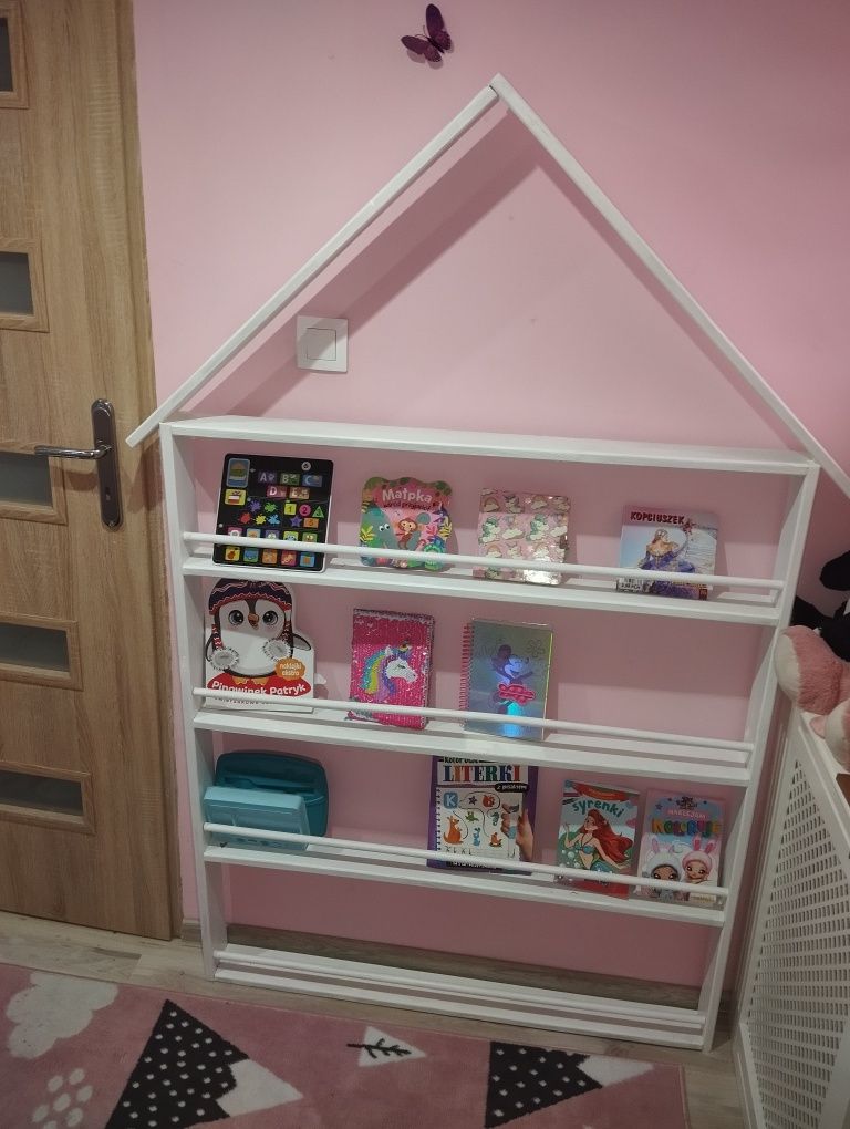 Regał domek półka na książki lalki pluszaki pokój dziecięcy