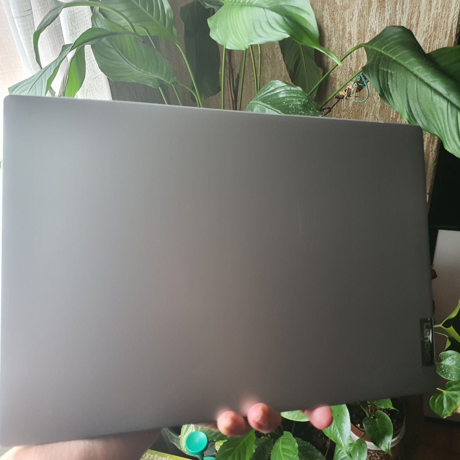 Portátil Lenovo 2,4 a 3,3 Ghz gráfica 2 Gb dedicada bom estado