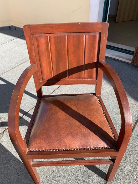 Cadeira em madeira maciça. 50€