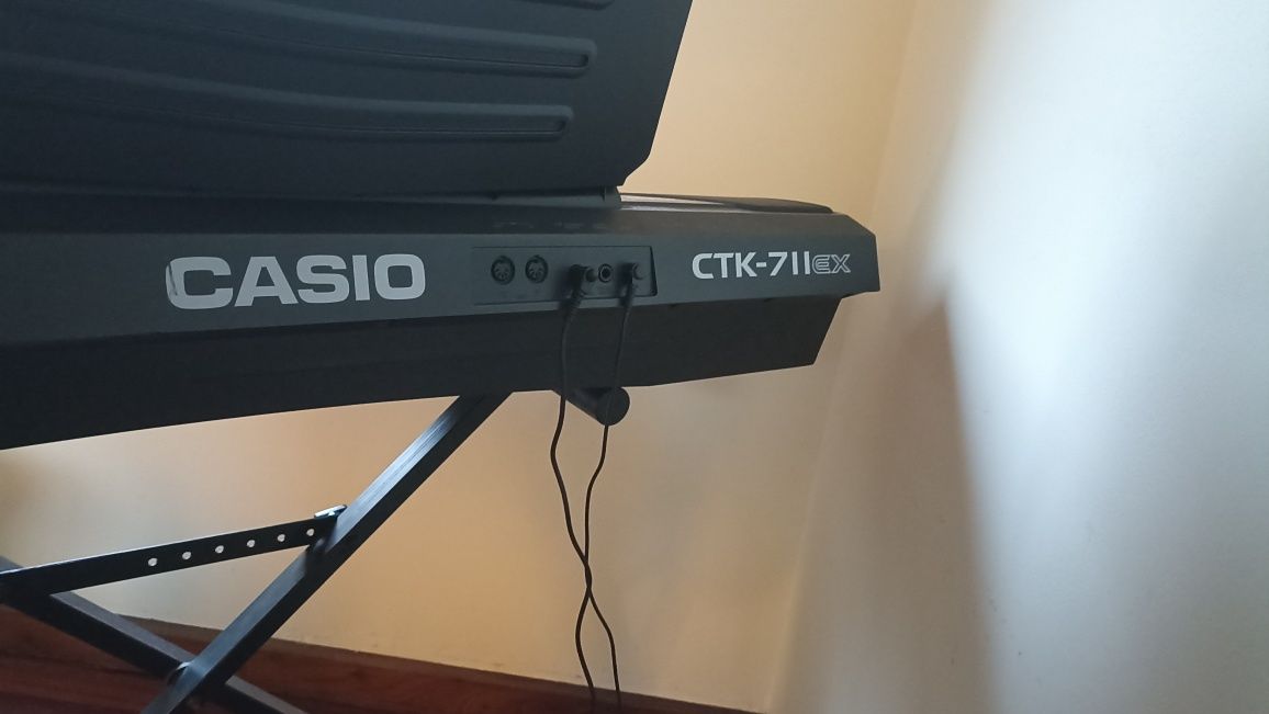 Teclado Casio CTK-711EX em Excelente estado - Diversas funções