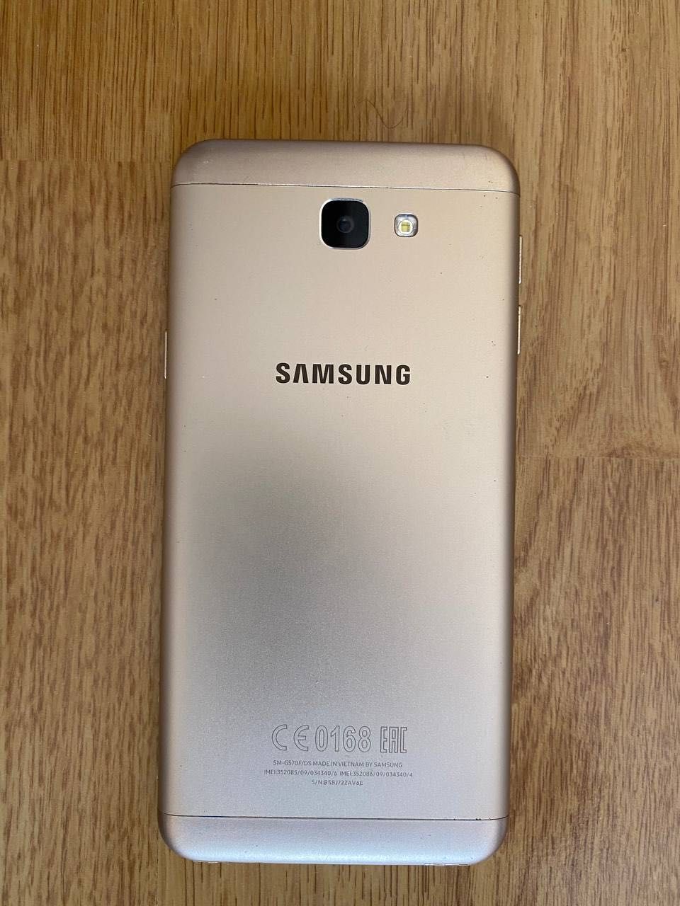Телефон Samsung Galaxy J5 Prime, 16 ГБ, Gold