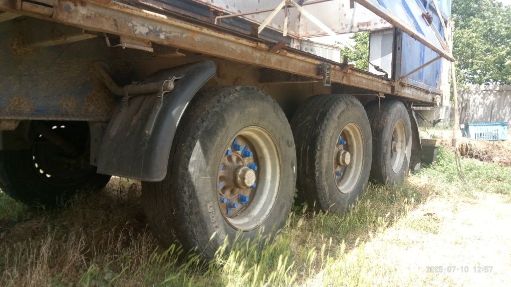 Бортовой полуприцеп
