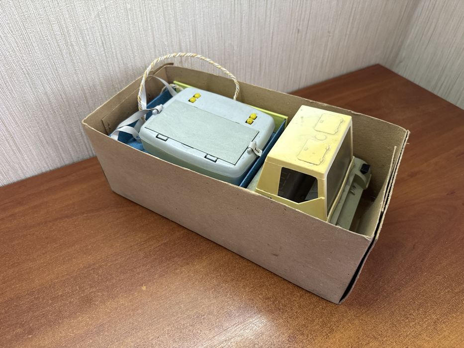 Продам электромеханическую игрушку Вездеход ссср