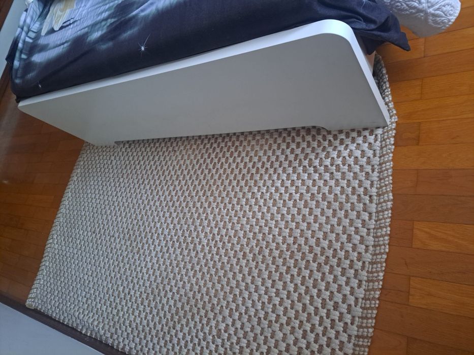 Cama de casal com colchão,usado. Com bom estado. De IKEA