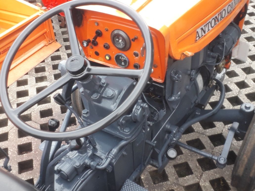 Trator com docomentos e frese, Antonio carraro