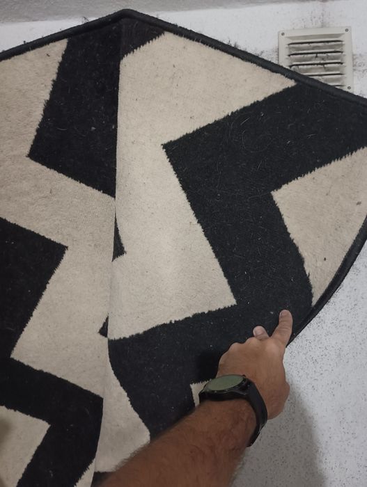 Vários tapetes para venda