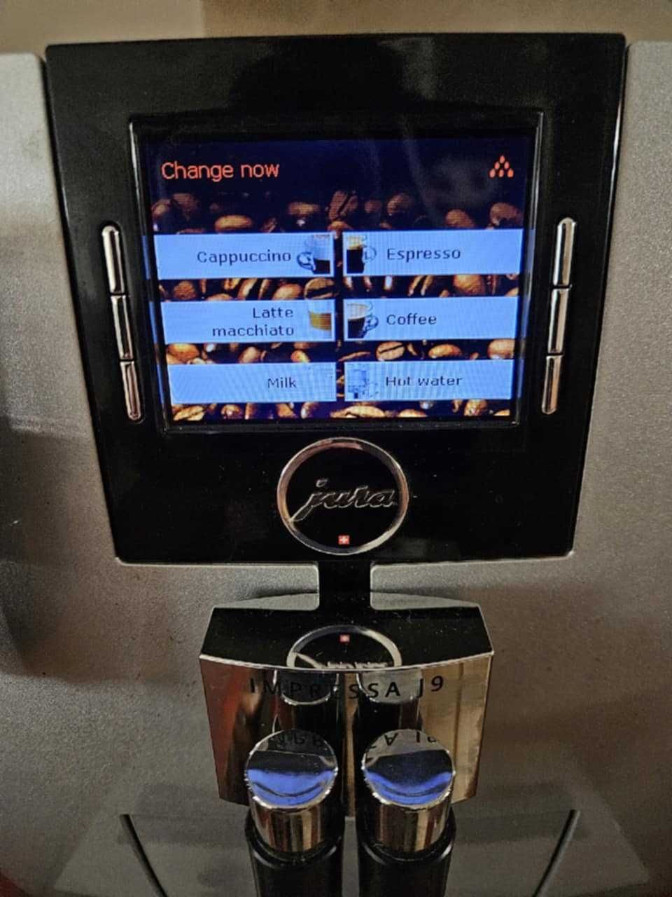 Ekspres ciśnieniowy automatyczny Jura J9.3 One Touch TFT