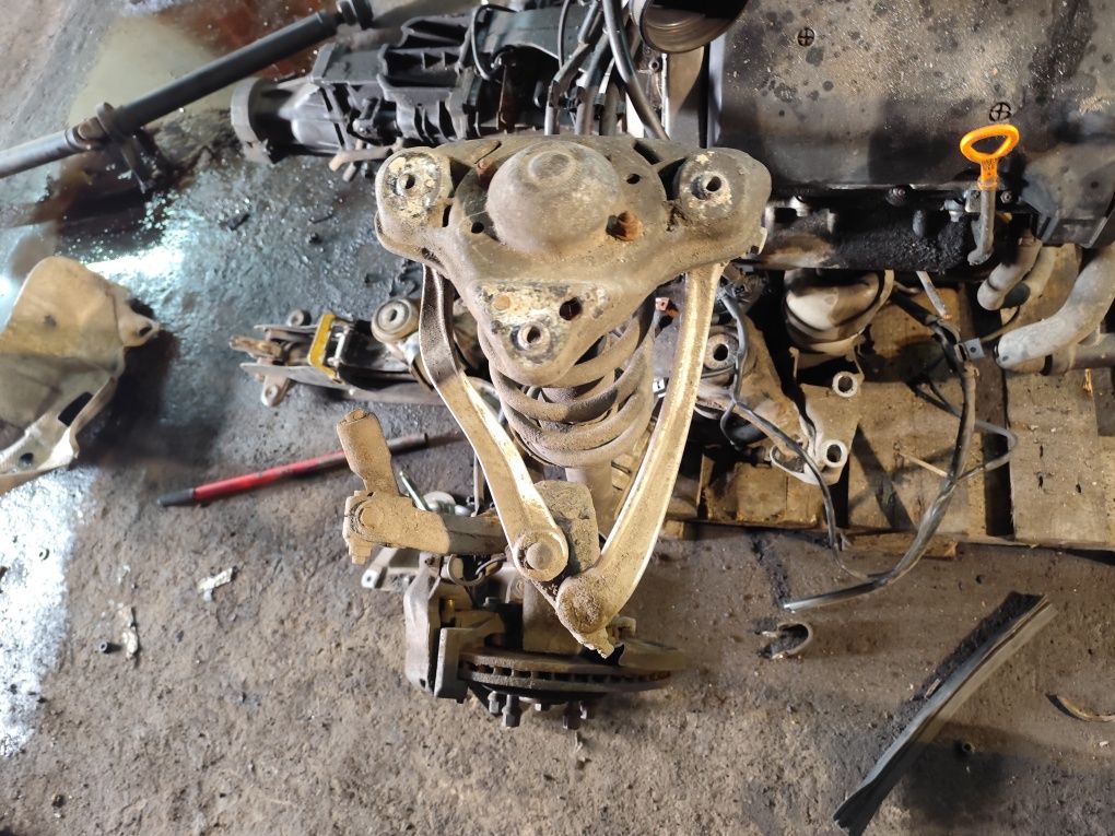 VW Passat B5 Audi A4 B5 2.8 V6 zawieszenie przód zwrotnica Mcpherson