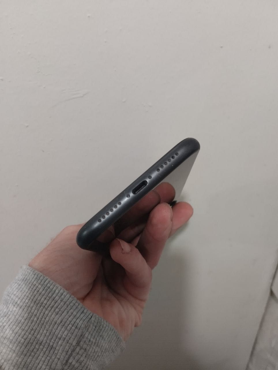 iPhone 11  4/64 black