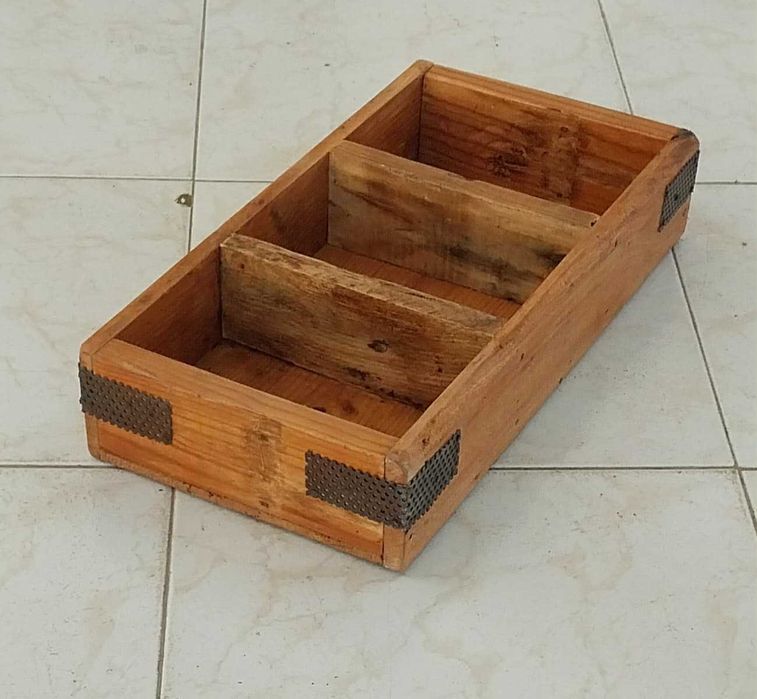 Caixa dos Pregos em Antiga Marcenaria. RESTAURADA