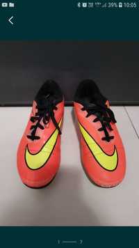 Korki Nike Hypervenom
Rozmiar 35/22cm