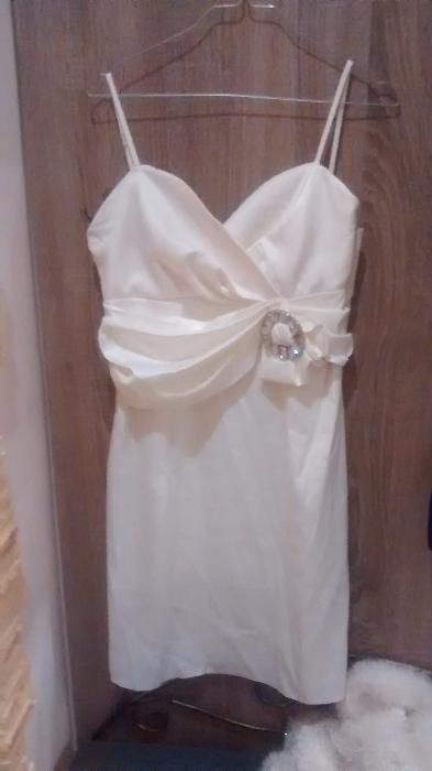 Біле коротке плаття з накидкою. Можна на весілля чи іншу урочистість
