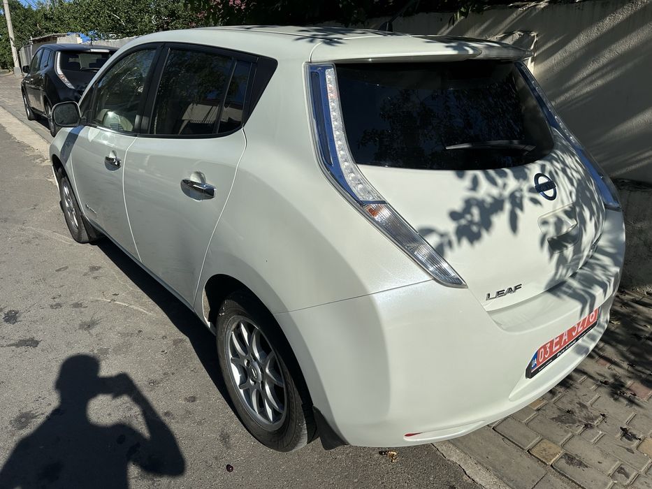Продам Nissan Leaf