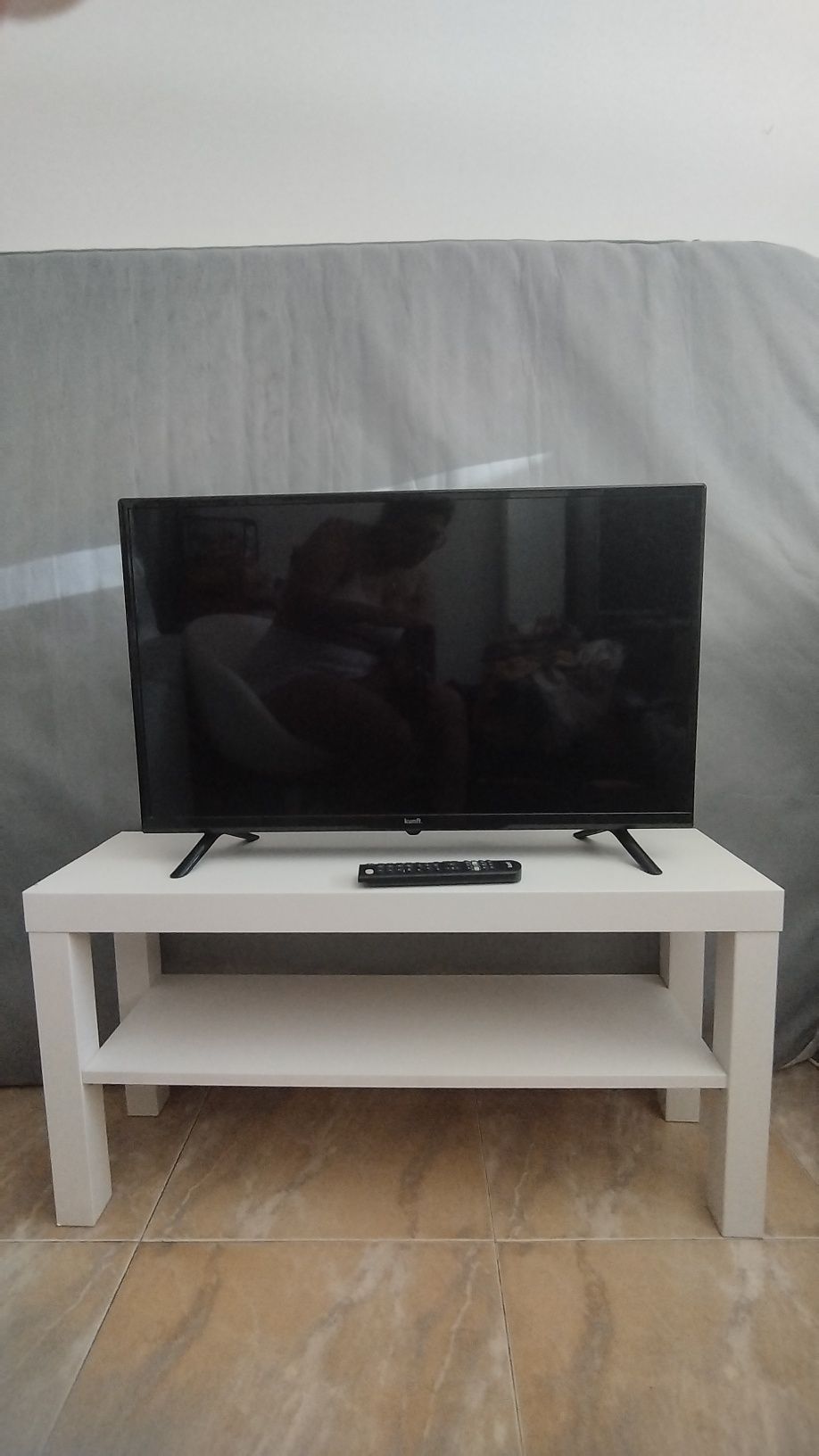 Vendo Tv Kunft 32" com móvel incluído