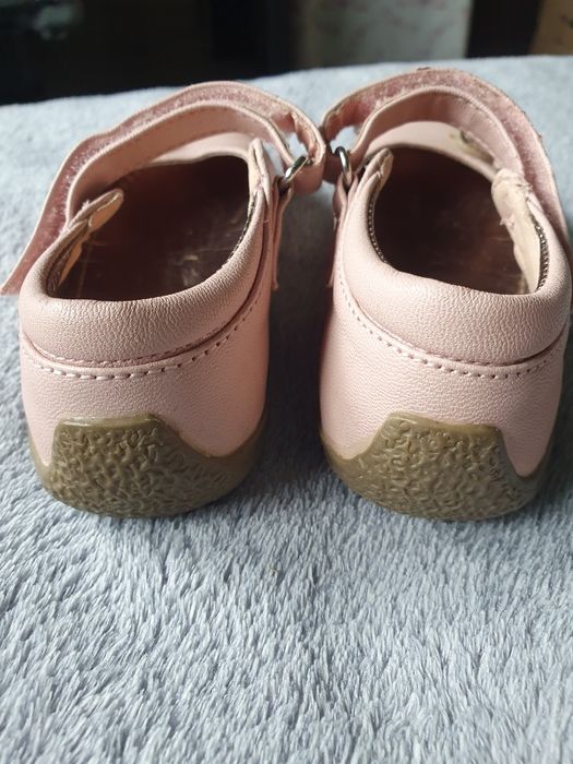 Baleriny z motylkami pudrowy róż Dunnes r. 23
