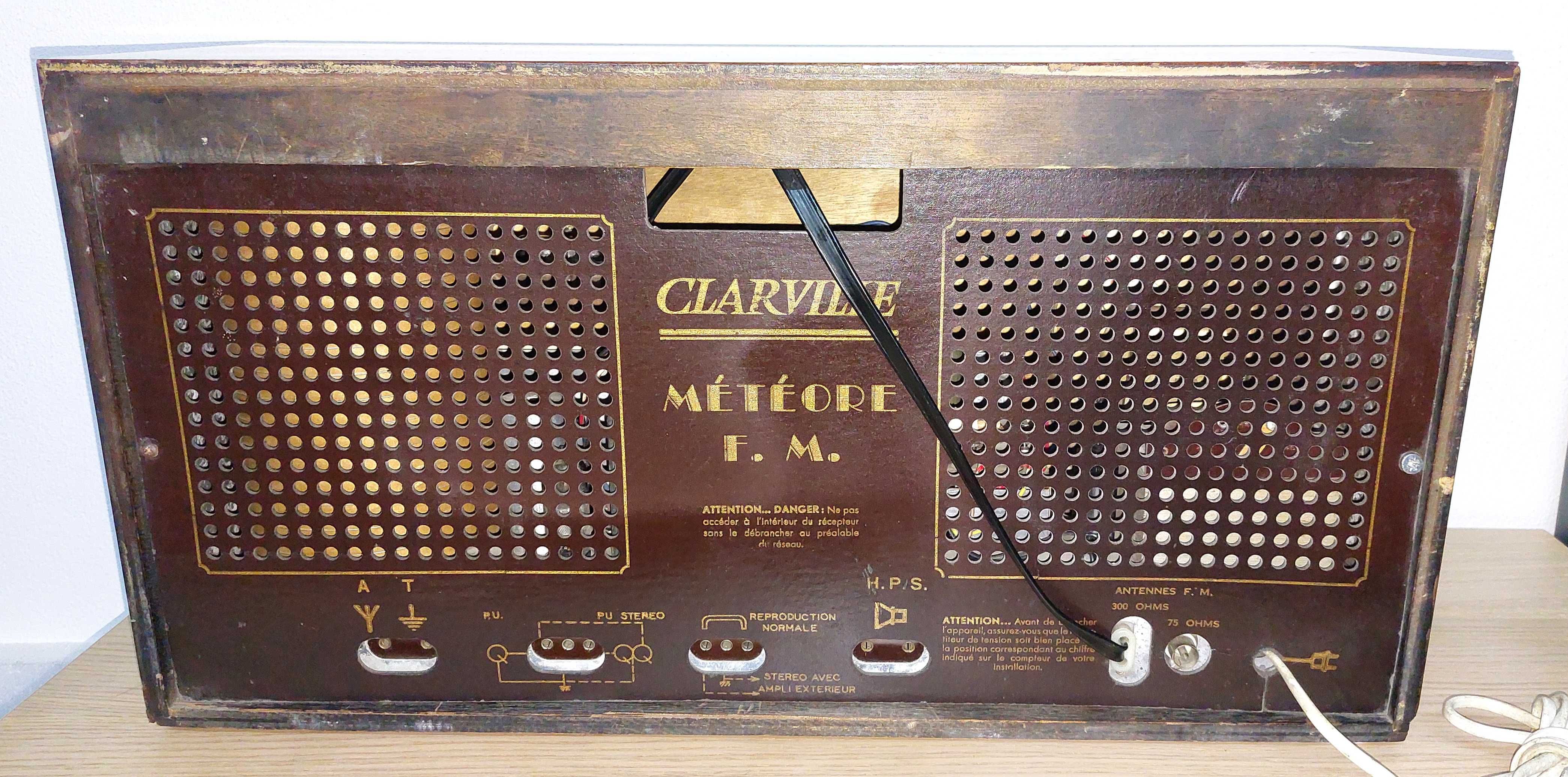 Rádio antigo Clarville a válvulas