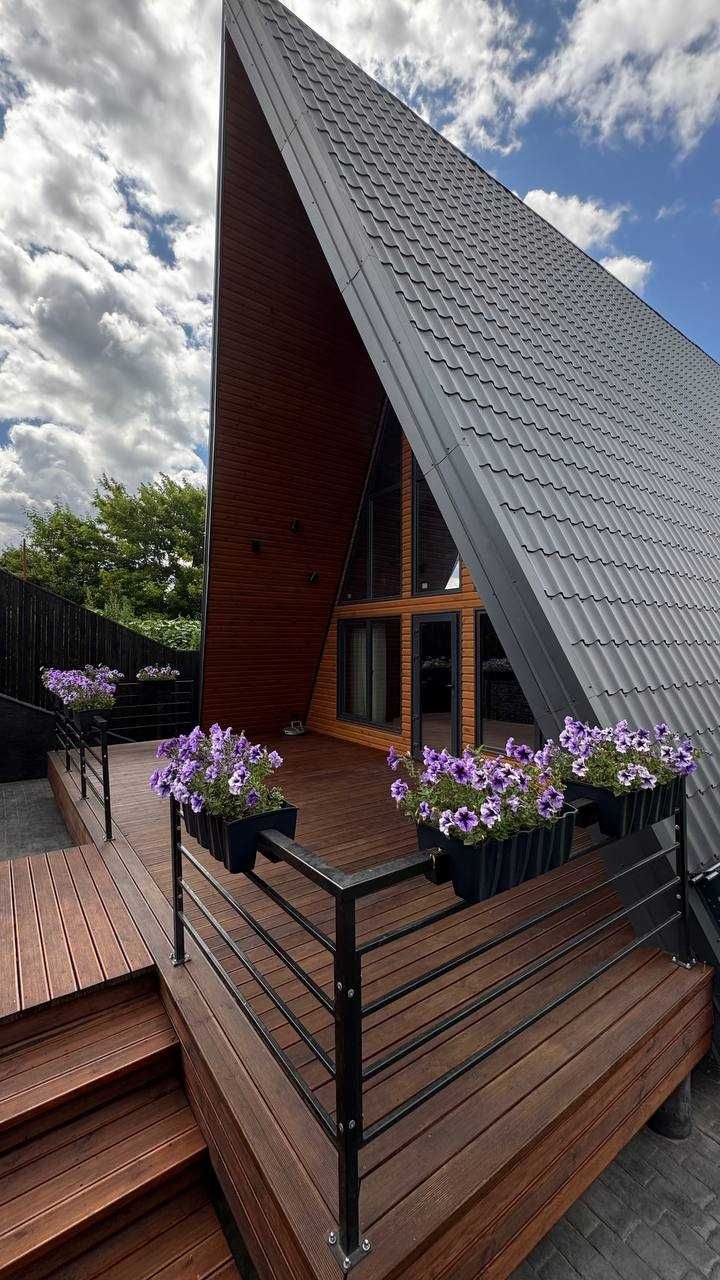 Будинок A-frame з ділянкою, терасами та ремонтом — без комісії