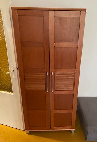 Sprzedam tanio dwie szafy.