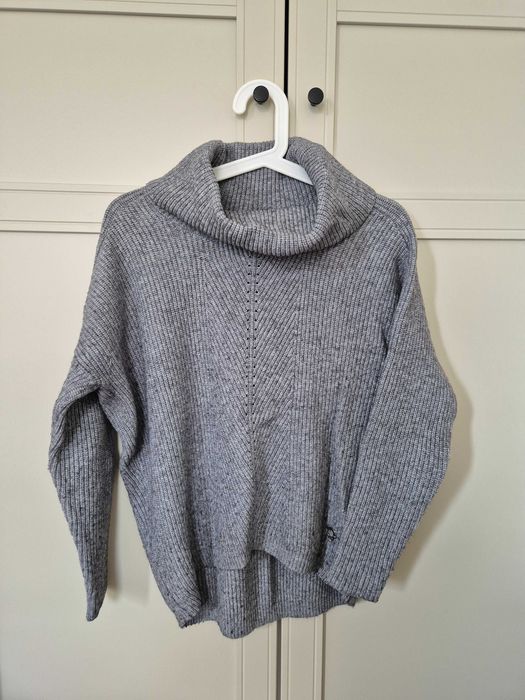 Sweter z golfem Reserved