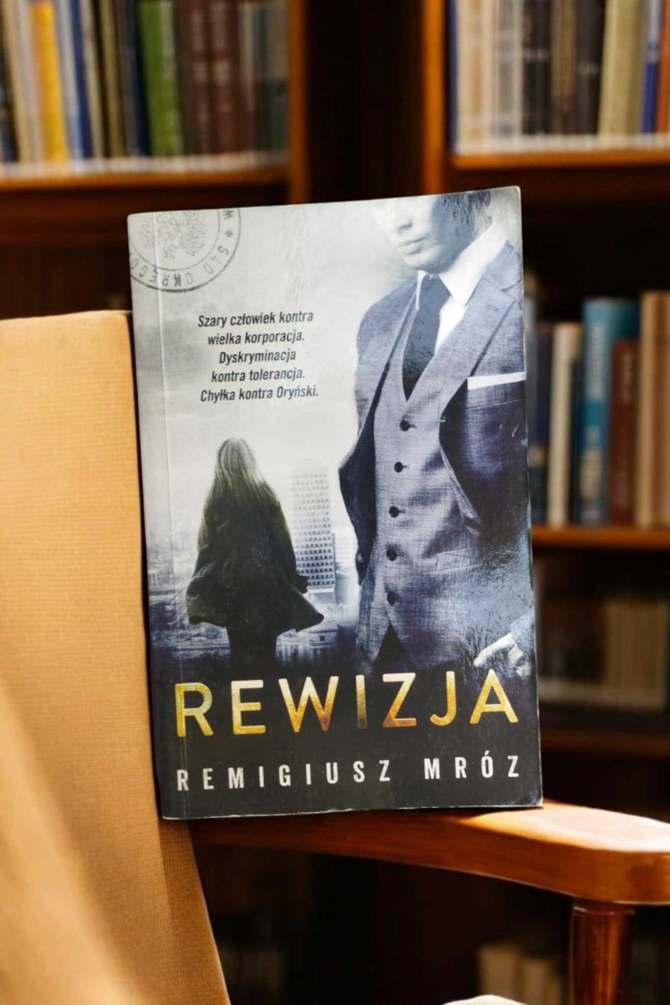 Książka pt. Rewizja - R.Mróz bdb-