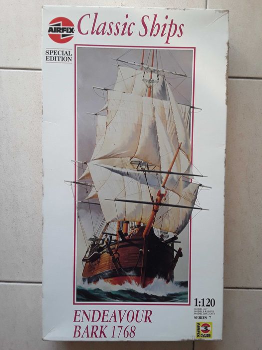 Veleiro de montar Endeavour Bark 1768 da Airfix