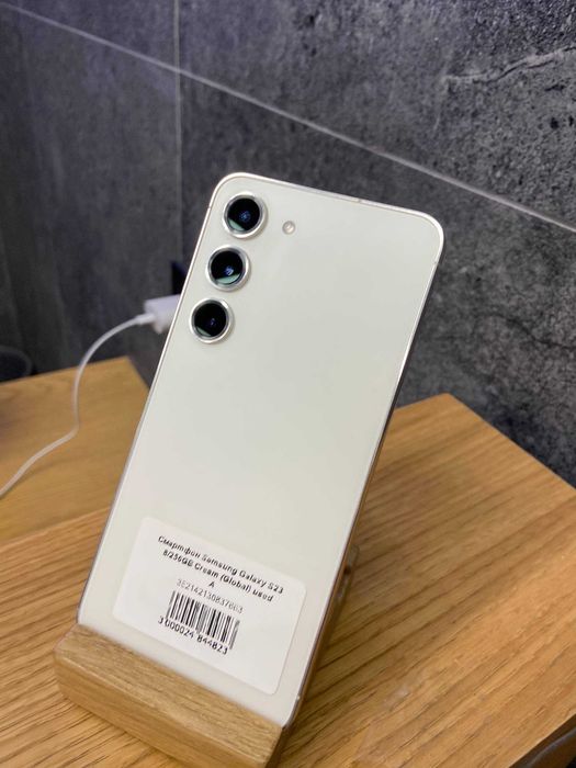 б/у Samsung S23 Cream 8\256         8\10      15300