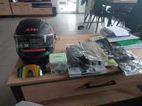 Kask, okulary, nakollaniki rekawice