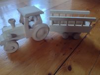 Traktor drewniany