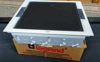 Підлгова коробка Legrand 89302 (напольная розетка, лючек, лючок, люк)