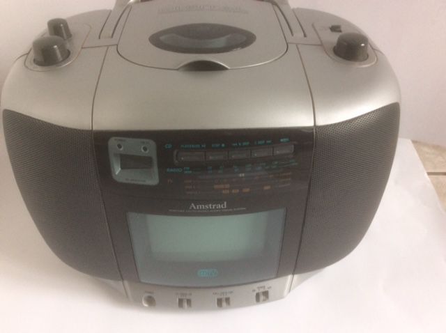 Amstrad:Radio stereo+CD/CDRW+Telewizor/Monitor w jednej obudowie