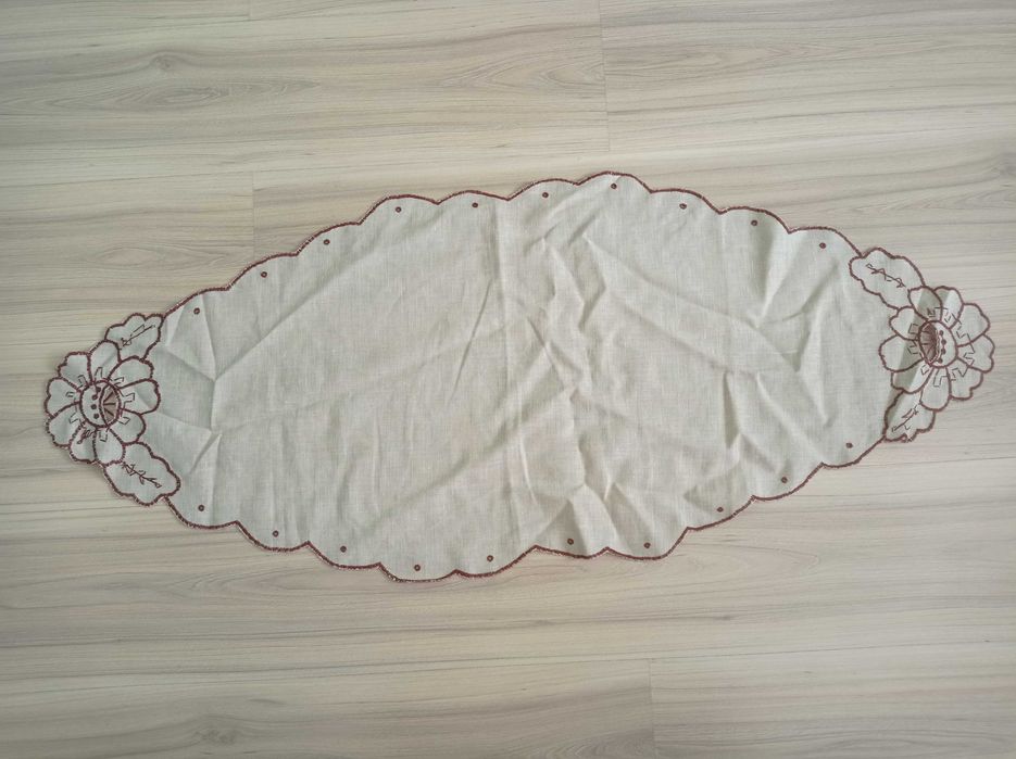 Bieżnik 110 x 45 cm, kwiaty, brąz, beż