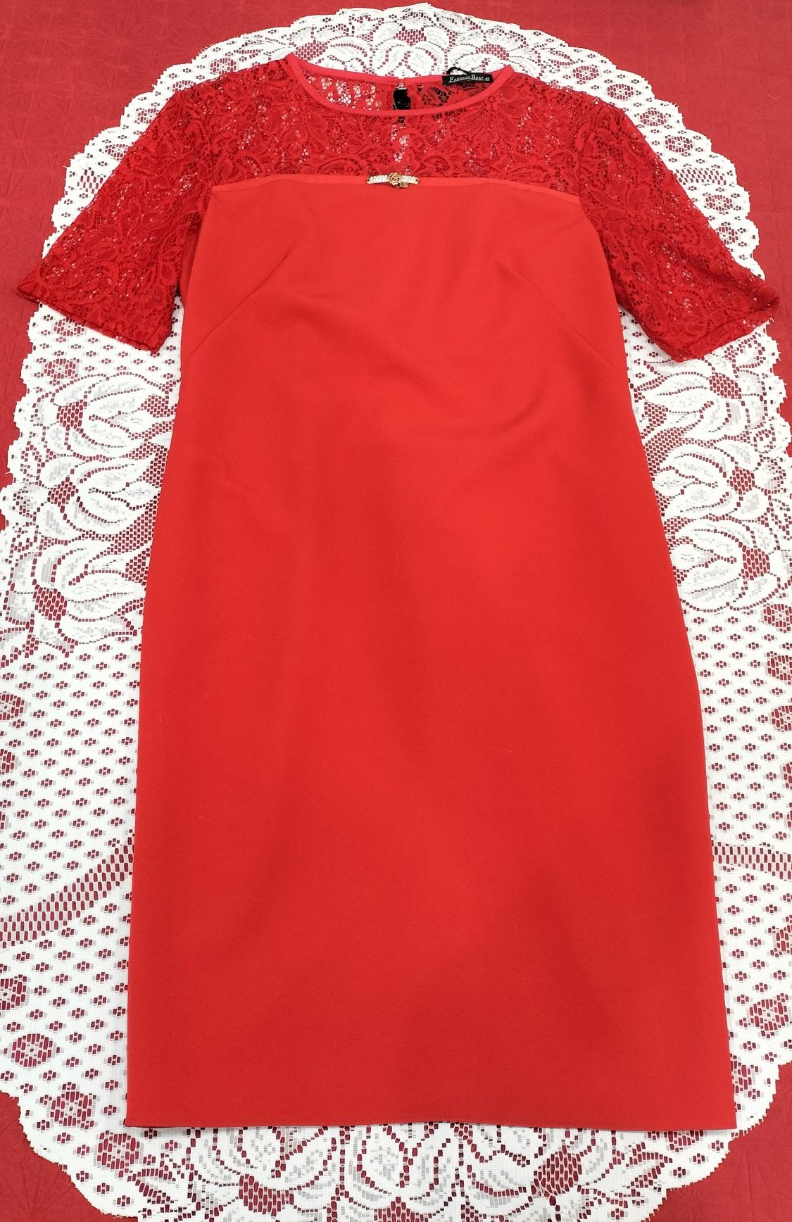 Wizytowa czerwona sukienka