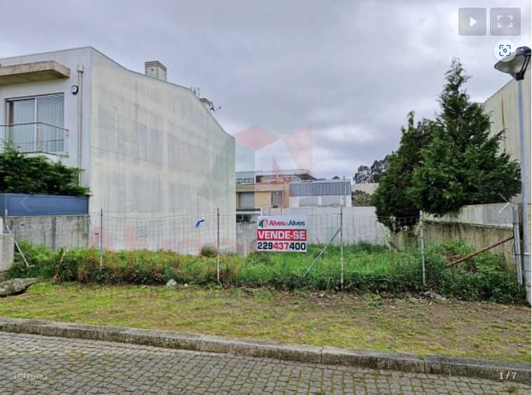 Terreno com projeto aprovado na Quinta do Mosteiro - Moreira