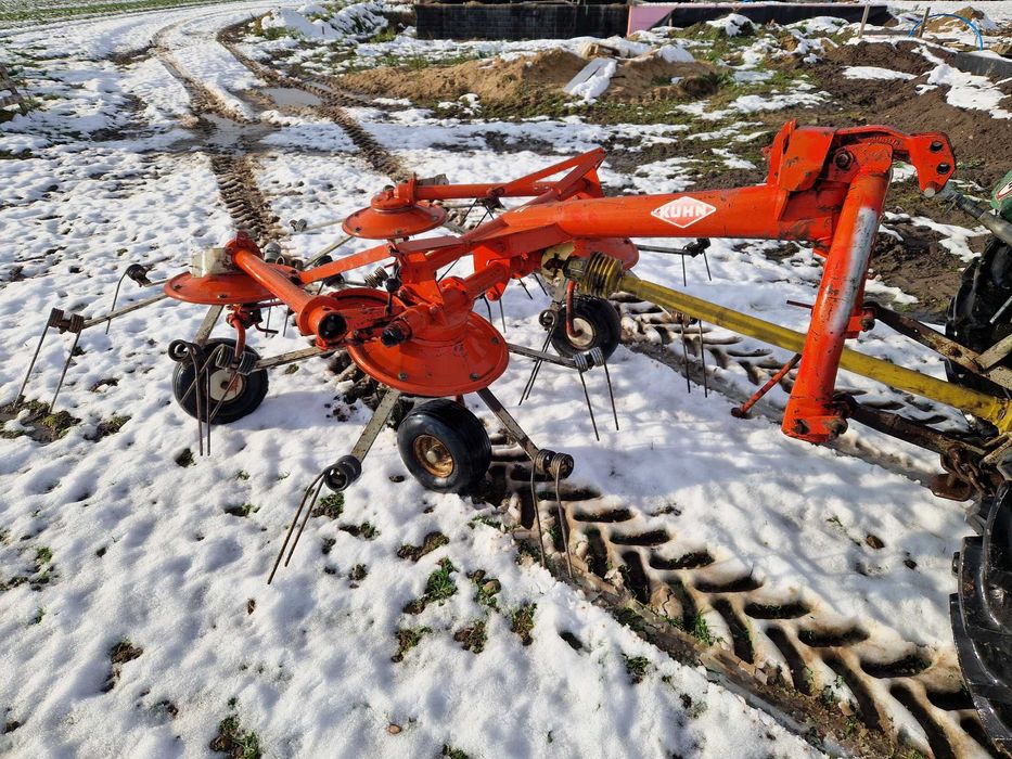 Przewracarka/ Przetrząsarka do siana kuhn 4.5m