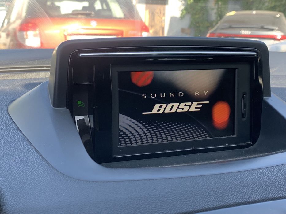 Економне авто Меган 2013 Bose