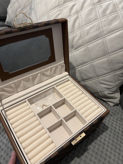 Szkatułka   , kufer