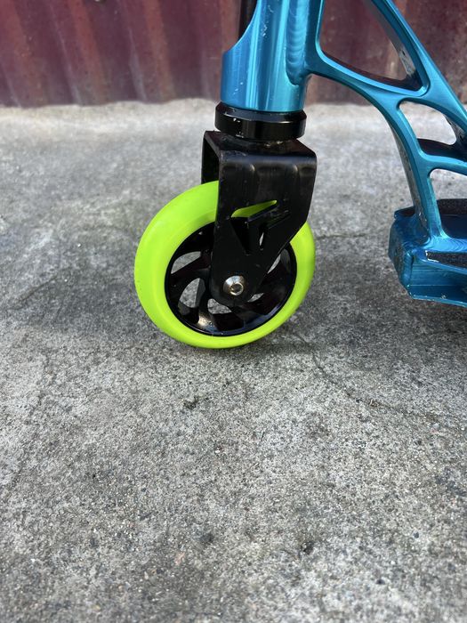 Продам трюковий самокат в хорошому стані