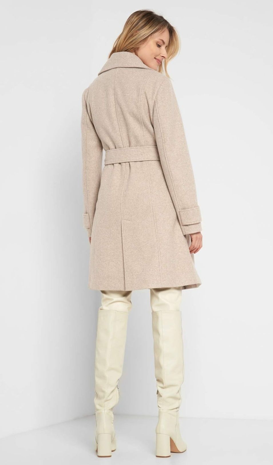 Пальто бежевого кольору Orsay