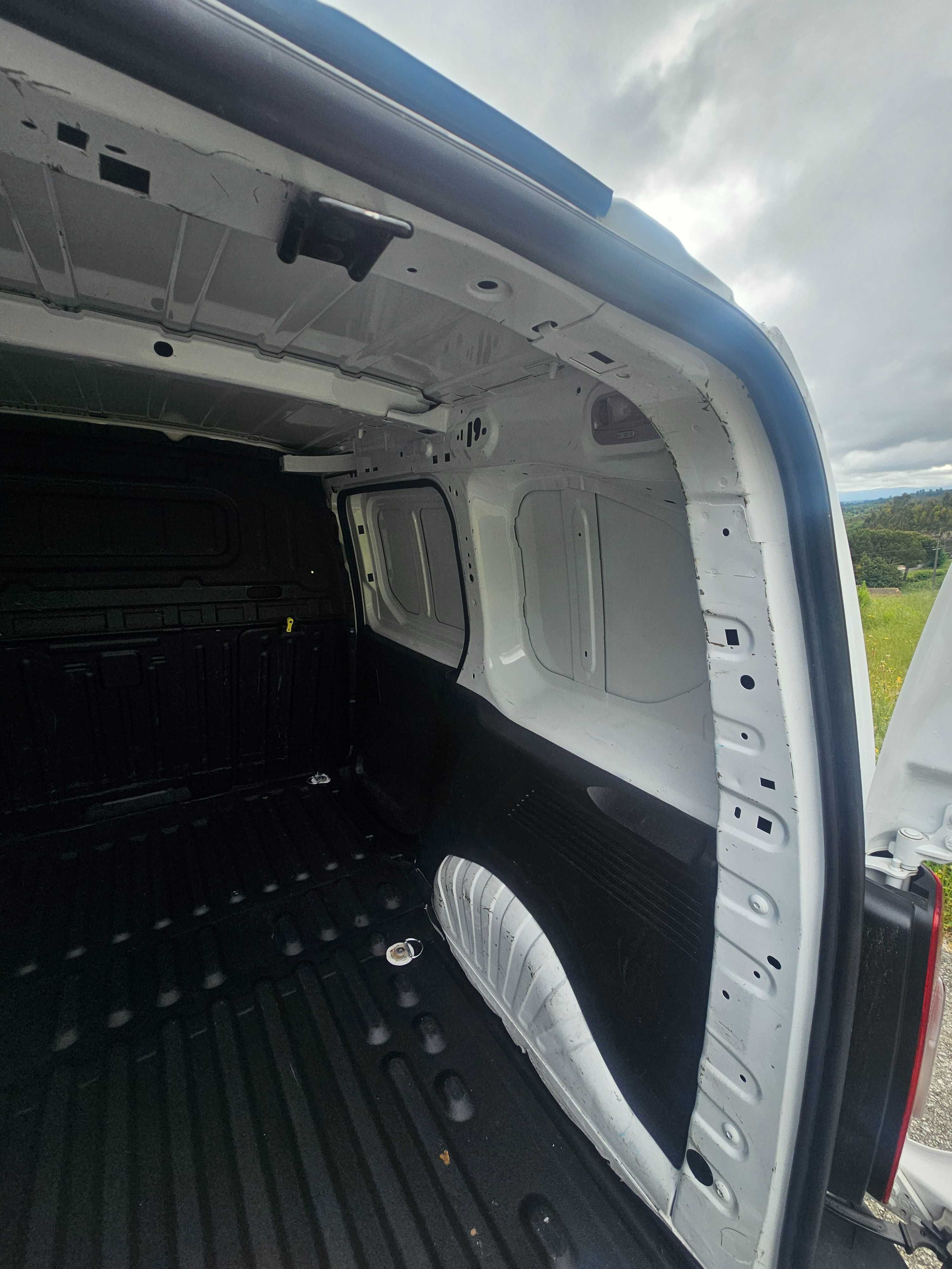 Opel Combo Ano 2020