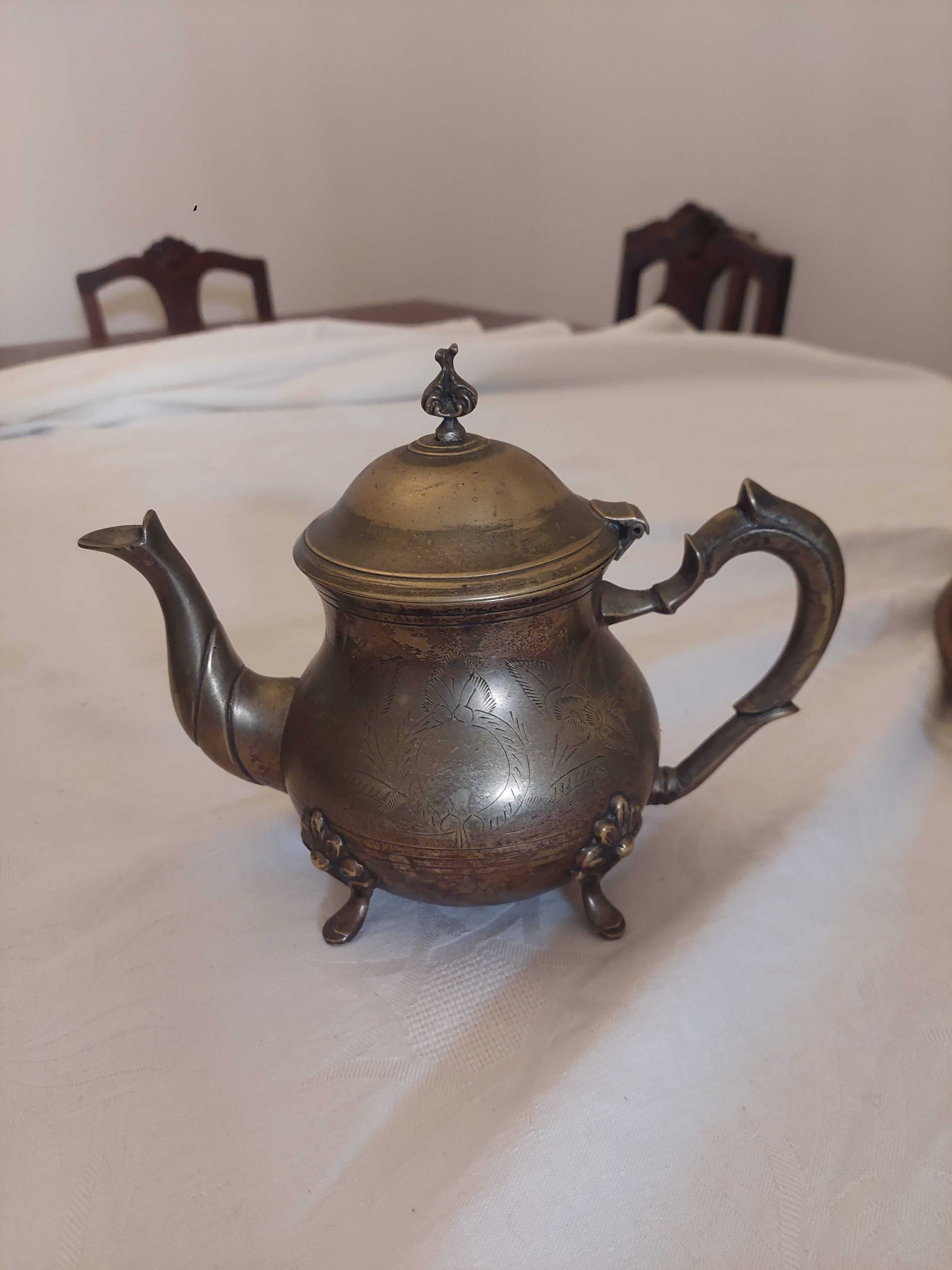 Conjunto de Chá/Café Antigo em Metal