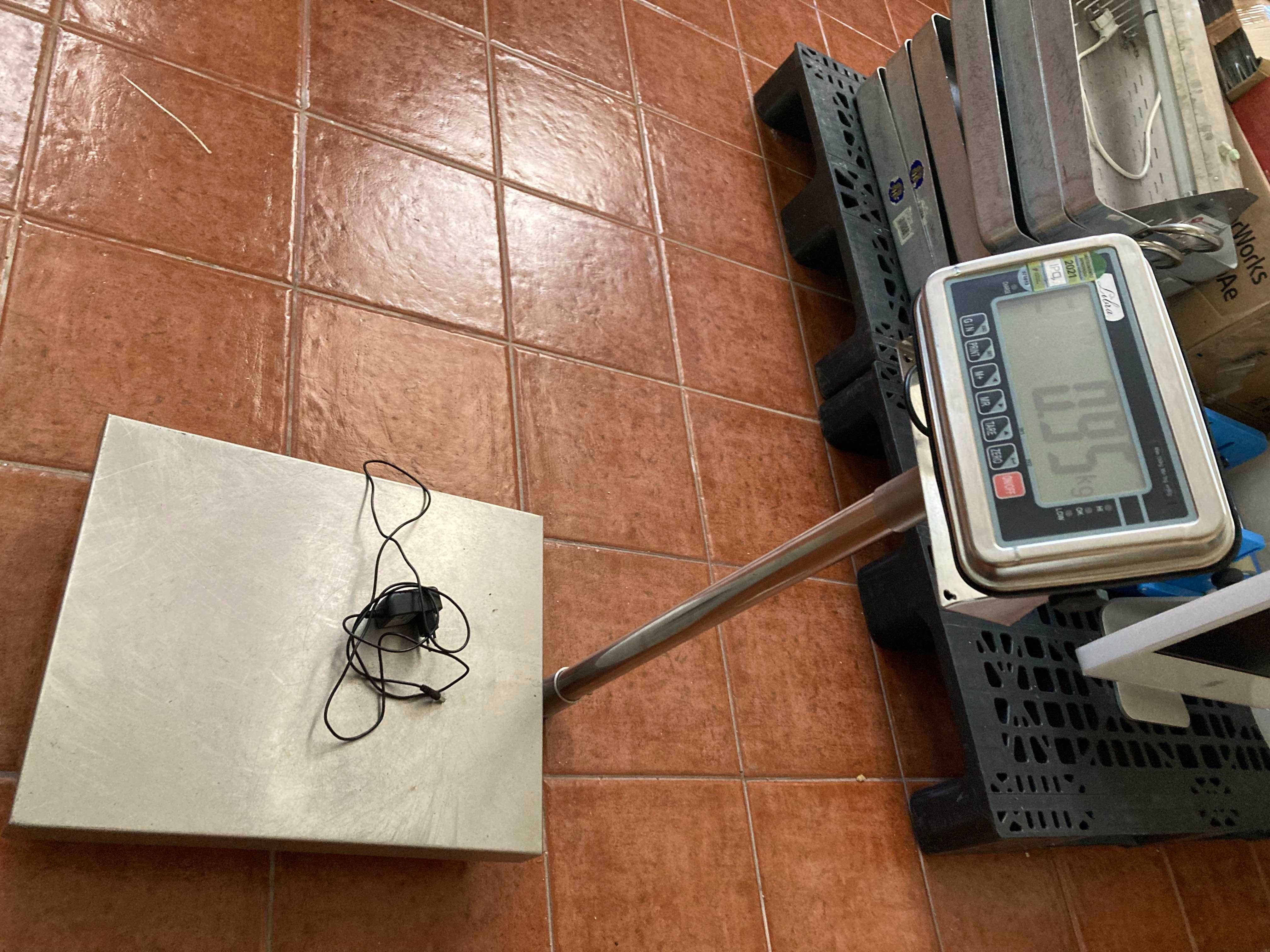 Balança Digital de Armazém Lybra 150Kg em inox  como nova