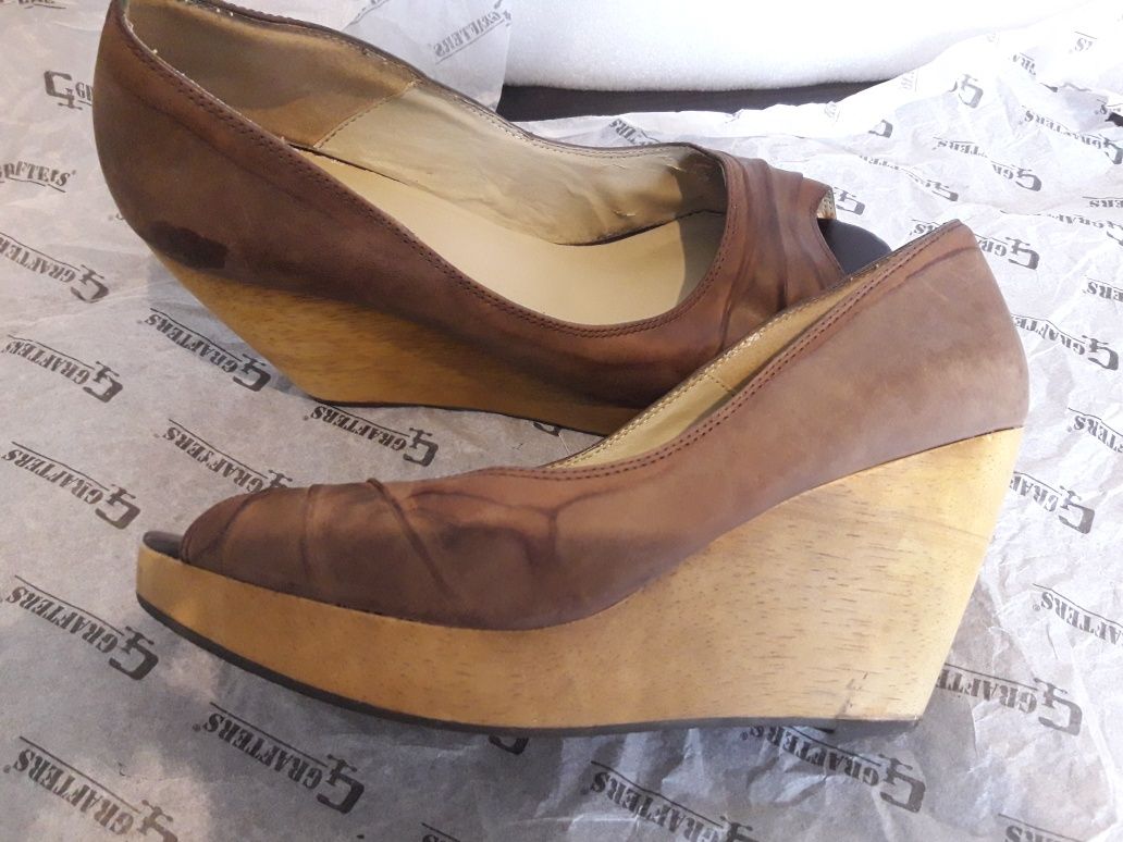 Туфлі жіночі Aldo,натуральна замша на дерев'яній танкетці